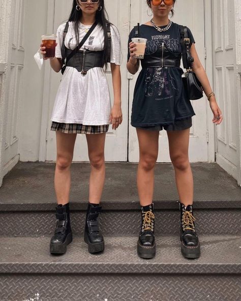 Punk Outfits Aesthetic, Punk Summer Outfits, Rocker Girl Outfits, Goth Outfits Casual, Summer Goth Outfits, Rockstar Style, Seattle Fashion, Berlin Fashion, Punk Outfits