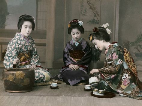 Tea Ceremony, Japan. My second night in Japan, some friends had a tea ceremony for me. Love the taste of green tea, especially green tea ice cream Tea Ceremony Japan, Edo Period Japan, Old Photography, Tea Culture, Japanese Tea Ceremony, Japan Culture, Edo Period, Tea Art, Maneki Neko