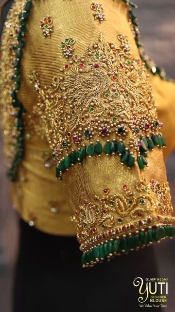 Gold Blouse Designs, Blouse Maggam Work, Maggam Blouse, Mirror Work Blouse Design, Latest Bridal Blouse Designs, Maggam Work Blouse, New Saree Blouse Designs, Traditional Blouse Designs, Cutwork Blouse Designs