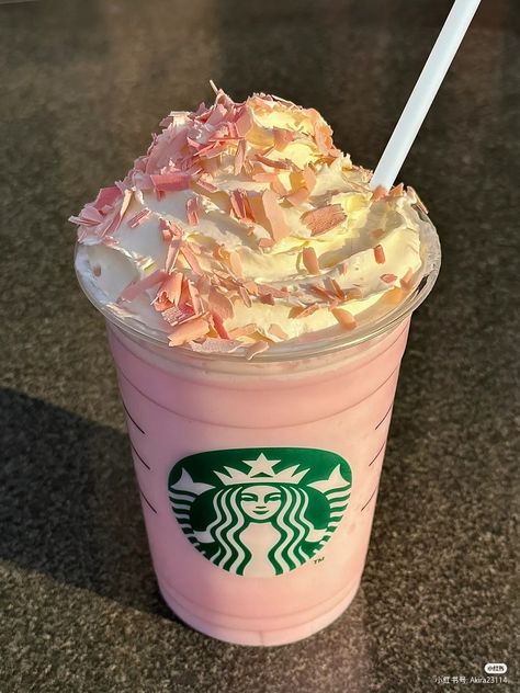 Starbucks Rosa, Pink Drink Starbucks, Foods For Clear Skin, Cold Starbucks Drinks, Secret Starbucks Recipes, Aesthetic Drinks, I Want Food, Starbucks Drink, Food Therapy