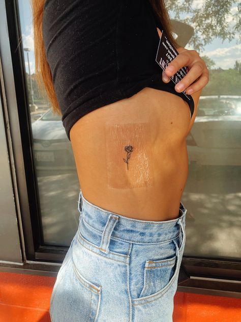 Side Tattoo Ribs, Small Flower Tattoo On Ribs, Tattoo Ideas Female Side Ribs Flower, Fine Line Tattoo Side Rib, Tiny Side Tattoo, Mini Rib Tattoo, Small Rib Flower Tattoo, Rose Tattoo On Ribs, Rose Side Tattoo