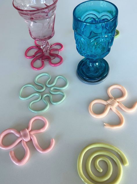 DIY Coasters Using Polymer Clay Cute Diy Coasters, Homemade Coasters Clay, Coasters Diy Clay, Useful Clay Projects Ideas, Cookie Coasters, Clay Coasters Diy, Homemade Coaster, Diy Clay Coasters, Polymer Clay Ideas For Beginners