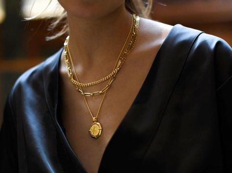 Quick Dough, Fancy Necklaces, Intricate Jewelry, Necklaces Ideas, Diy Gold, Gold Necklace Simple, Necklaces Gold, Gold Diy, Gold Locket