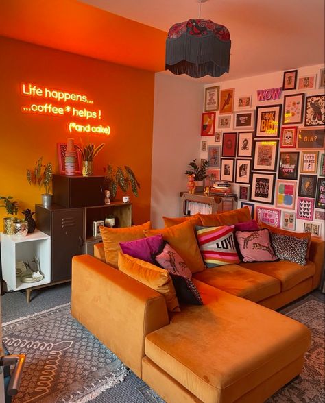 Orange Rooms, Living Single, Eclectic Interior Design, Future Apartment Decor, Apartment Aesthetic, Apartment Decor Inspiration, Salou, Apartment Inspiration, Living Room Decor Apartment