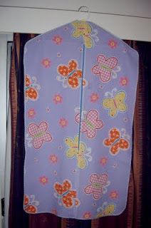 "Time's fun when you're having flies.": GARMENT/SUIT BAG TUTORIAL Garment Bag Diy, Ballet Concert, Sewing Totes, Covered Coat Hangers, Cloth Projects, Sewing Costumes, Mom Crafts, Clothing Protectors, Ballet Bag