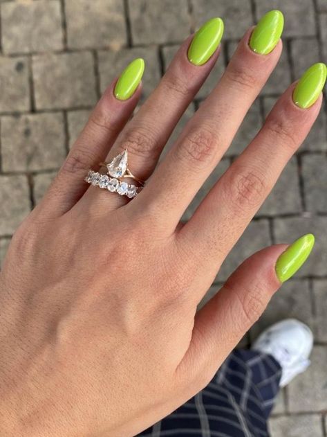 Lime Green nails 💚 Aesthetic Nails Green, Trendy Green Nails, Lime Nails, Lime Green Nails, 20 Aesthetic, Green Nail Art, Lime Paint, Green Nail Designs, Aesthetic Nails