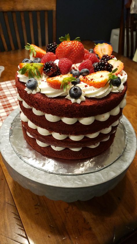 Red Velvet Cake With Fruit, Red Velvet Layer Cake, Cakes Aesthetic, Cake With White Chocolate, Two Layer Cakes, White Chocolate Ganache, Fruit Decorations, Yummy Comfort Food, Pretty Birthday Cakes