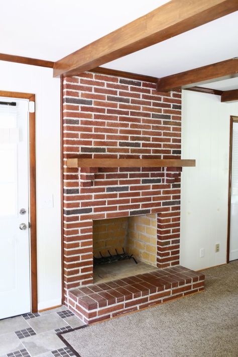 How to paint brick and stone (click through for tutorial) Brick Whitewash, How To Paint Brick, Update Brick Fireplace, Brick Fireplace Remodel, Painted Brick Ranch, Painted Stone Fireplace, Paint Brick, Brick Painting, Fireplace Makeovers