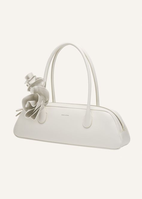 The Brigitte bag gets a new trapeze shape. Inspired by the nostalgia of 90's while deeply rooted in Magda's family heritage. Its elegant silhouette, the roomy interior, two top handles and top zipper have been thoughtfully crafted in Italy. Adding a touch of on-brand dreaminess is the leather flower embellishment. Meticulously arranged and fixed onto the bag's handle. Trapeze Bag, Leather Flower, Family Heritage, Magda Butrym, Luxury Purses, Pearl Cream, Blooming Rose, Leather Flowers, Card Bag