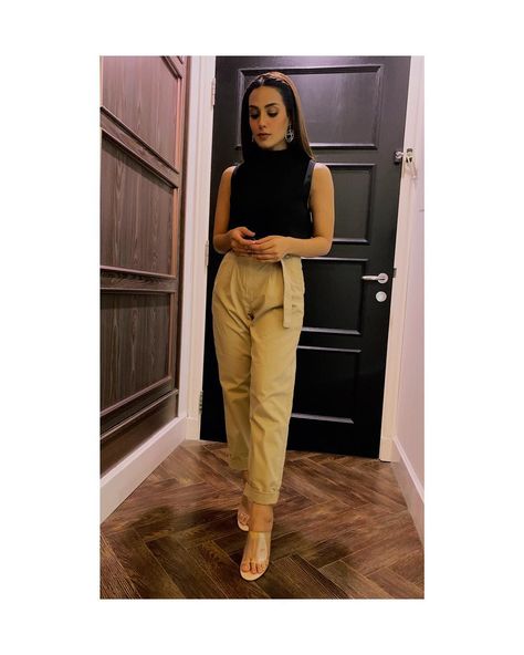 Image may contain: 1 person, standing and indoor Iqra Aziz Western Outfits, Suno Chanda, Pakistani Beauty, Pakistan Street Style, Stylish Actresses, Iqra Aziz, Pakistani Drama, Fashion Teenage Girls, Pakistani Celebrities