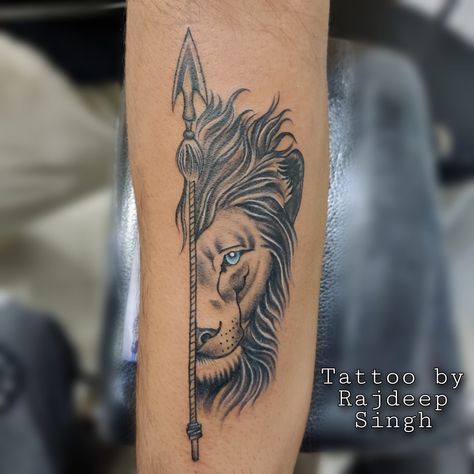 Half Lion with arrow tattoo Cool Half Sleeve Tattoos, Lioness Tattoo, City Tattoo, Lion Tattoo Design, Airbrush App, Halloween Tattoo, Arrow Tattoo, Crown Tattoo, Lion Face