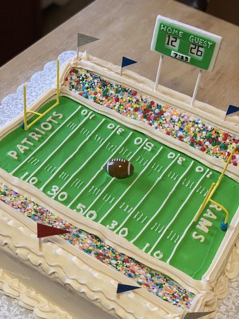 Football stadium cake Football Stadium Cake Ideas, Football Field Birthday Cake, Stadium Cake Football, American Football Birthday Cake, Football Cakes For Boys Birthdays, Football Sheet Cake, Superbowl Cakes, Football Cupcake Cake, Superbowl Dessert