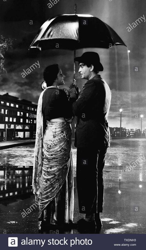 Download this stock image: Indian Bollywood actress actor Raj Kapoor and Nargis, India, Asia, 1955 - TXDNH3 from Alamy's library of millions of high resolution stock photos, illustrations and vectors. Black Art Couples, Indian Retro, Raj Kapoor, Bollywood Retro, Art Couples, Old Film Stars, Bollywood Theme, Kiss Pictures, Bollywood Pictures