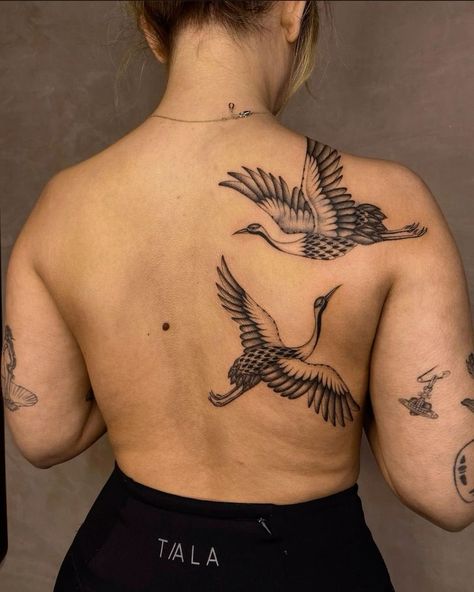 Black And Grey Crane Tattoo, Crane Back Tattoo Women, Crane Tattoo Design, Bird Tattoo Ribs, Crane Tattoo, Zodiac Tattoos, Back Piece, Back Tattoo Women, Back Tattoos