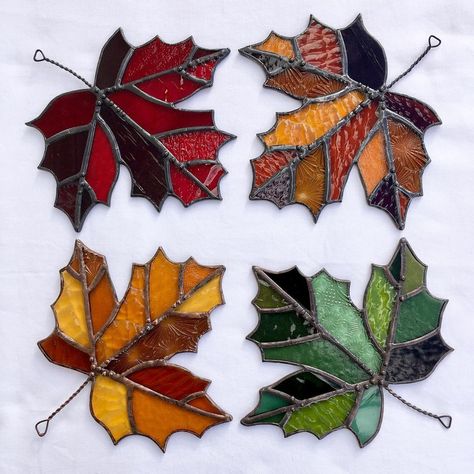 Fall Leaves Stained Glass Pattern, Stained Glass Maple Leaf, Beginners Stained Glass Projects, Stained Glass Fall Patterns, Stain Glass Ornament, Fall Stained Glass Ideas, Easy Stained Glass Projects, Christmas Stained Glass Ideas, Beginner Stained Glass Patterns