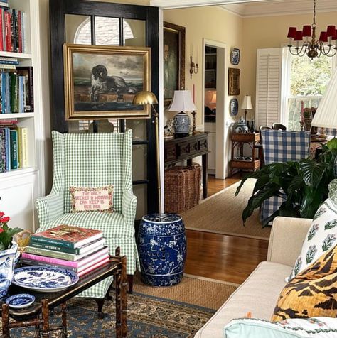 English Cottage Couch, Southern Eclectic, Sarah Vanrenen, Grandmellinial Living Room, Cozy Eclectic Home, Southern Eclectic Decor, Preppy Living Room, Eclectic Cottage, Cottage Furniture