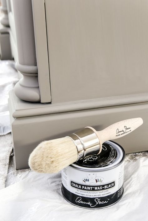 Weathered Gray Wood Look Vanity Makeover - Bless'er House Chalk Paint Wax, Vanity Makeover, Gray Chalk Paint, Chalk Paint Projects, Furniture Rehab, Painting Furniture Diy, Chalk Paint Furniture, Annie Sloan Chalk Paint, Furniture Restoration