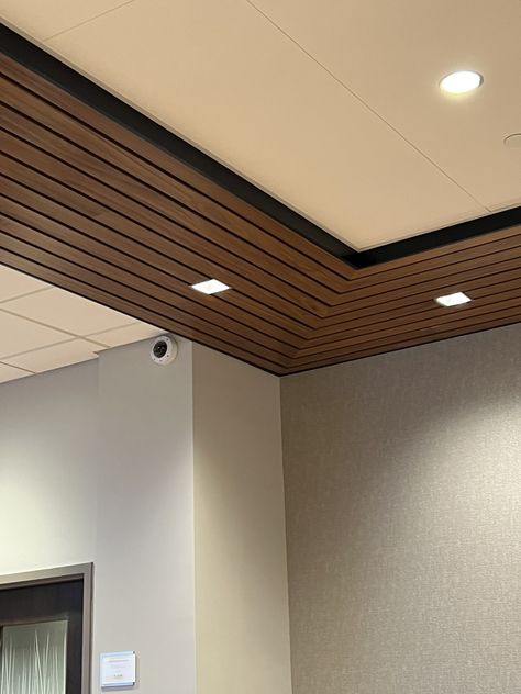 Pop With Wooden Ceiling, Pvc Ceiling Panels Living Rooms, Pvc Roof Ceiling Design, Pvc Panel Ceiling Design, Wooden False Ceiling Design, Ceiling Renovation, Walnut Wood Floors, Kitchen Ceiling Design, Pvc Ceiling Panels