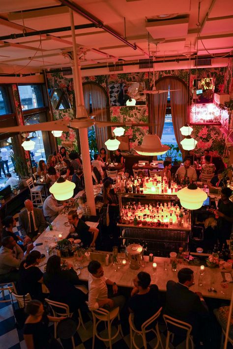 The Smith Restaurant Nyc, Iconic Restaurants In Nyc, New York City Nightlife, New Years Eve In New York City, Restaurants New York City, Best New York Restaurants, Nyc Restaurants Manhattan, New York Club Aesthetic, New York Bar Aesthetic