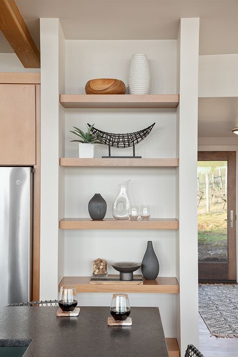 Open or floating shelves provide an airy appearance and breaks up heavy upper cabinets. The shelves can add interest and lend space to decorate with cookbooks, everyday glasses, dishes and serving items. Read why or why not to use open shelving and find some ideas for your kitchen or pantry space. Kitchen Niche, Urban Homes, Shelf Decor Living Room, Villa Interior, Neoclassical Interior, Decorating Home, Diy Wall Shelves, Wall Shelves Design, Home Decorating Ideas