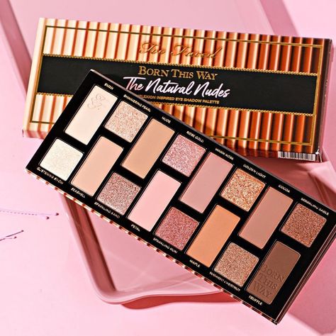 Too Faced Born This Way The Natural Nudes Eyeshadow Palette: A palette of modern nude shades inspired by the beautiful nuances of real skin tones. Winter Eyeshadow, Too Faced Eyeshadow, Make Your Own Makeup, Beauty Crush, Glitter Eye Makeup, Nude Eyeshadow, Makeup Eyes, Make Makeup, Holiday Makeup