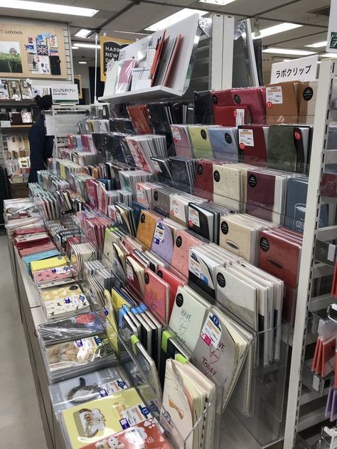 The (AMAZING) Art Stores in Tokyo, Japan - The Happy Ever Crafter Stationery Store Design, Art Stores, Stationary Store, Stationary Organization, School Supply Store, Grunge Pictures, Bic Pens, School Store, Cute School Stationary