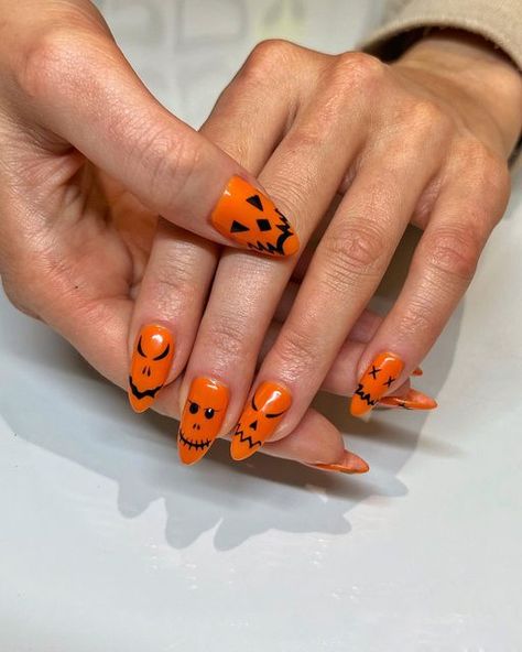 QUEENIE | elevated nail art on Instagram: "Jack-o-Lantern 🎃 Model: @christina.alexandraa Inspo: @nylove_nail ______________ #nails #nailart #halloweennails #halloween #jackolantern #orangenails #orange #almondnails #longnails #naturalnails #nailinspo #nailinspiration #nailinstagram #naildesign #nailsdesign #carousel" Orange And Black Nail Designs, Halloween Nails Designs, Lexi Nails, Spooky Halloween Nails, Pumpkin Nail Designs, Halloween Jackolantern, Pumpkin Nail, Black Ombre Nails, Tiger Nails