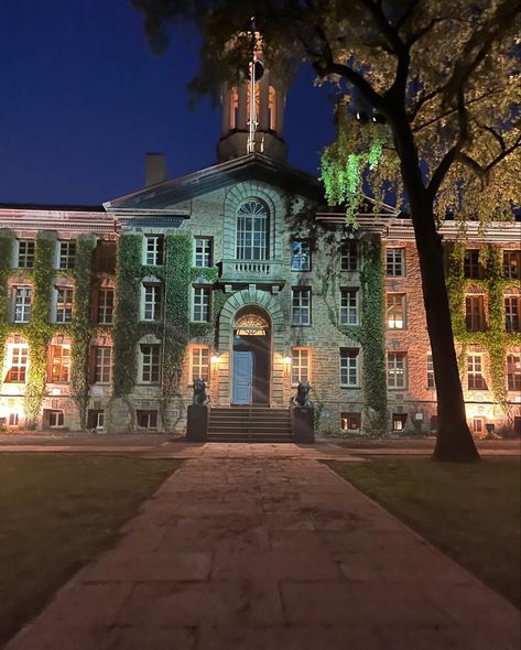 this is a picture of the main building of princeton Manifesting University, Princeton Aesthetic, Princeton University Aesthetic, College Core, Middlebury College, Dream University, University Aesthetic, Academic Aesthetic, Student Aesthetic