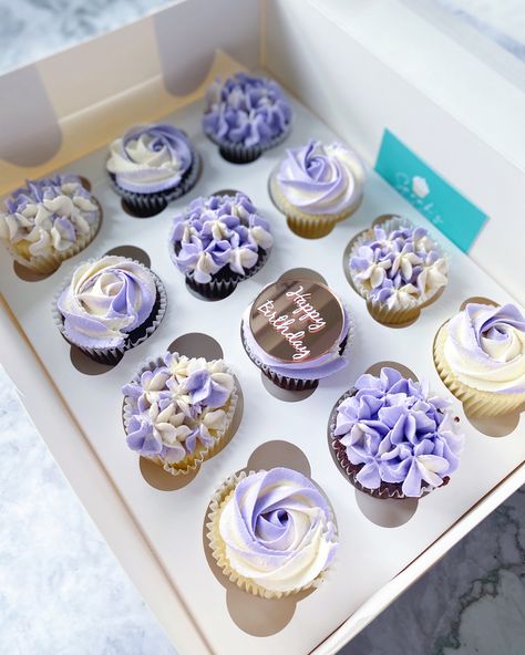 Purple Aesthetic Cupcake, Lavender Cupcakes Decoration, Purple Butterfly Cupcakes Ideas, Purple Cupcakes Ideas, Ombré Cupcakes, Cupcake Icing Designs, Sweet 16 Cupcakes, Engagement Cupcakes, Lavender Wedding Cake