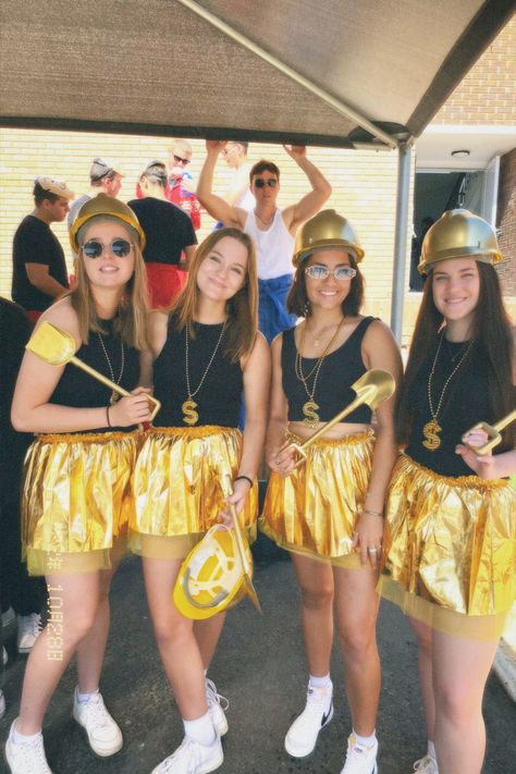 Gold Diggers, Gold Digger Costume, Bank Robber Halloween Costume, Digger Costume, Robber Halloween Costume, Trio Halloween Costumes, Gold Digger, Costumes For Teens, Hallowen Costume