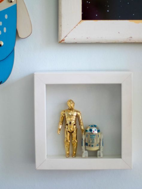 Star Wars Inspired Decor, Star Wars Shadow Box Ideas, Star Wars Wall Art Diy, Figurine Display Ideas, Star Wars Living Room, Star Wars Display, Star Wars Zimmer, Star Wars Wall Decor, Star Wars Bathroom