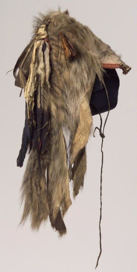 Native American Games, Feather Bustle, Mountain Man Clothing, Native Artifacts, Art Museum Wedding, Native American Headdress, Plains Indians, Indian Headdress, Buffalo Bill