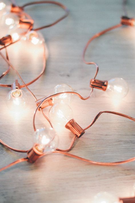 DIY your very own rose gold holiday lights // by gabriella - @gabivalladares Lightbulb Aesthetic, Rose Gold Rooms, Rose Gold Bedroom, Rose Gold Aesthetic, Rose Gold Lights, Gold Rooms, Rose Gold Decor, Diy Rose, Gold Bedroom