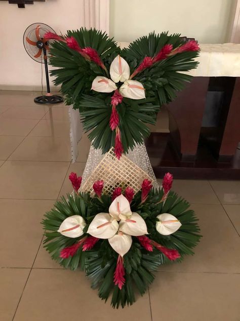 Simple Alter, Alter Decorations, Red Flower Arrangements, Tropical Flower Arrangements, Jesus Mother, Church Flower Arrangements, Christian Images, Flower Arrangements Simple, Church Flowers