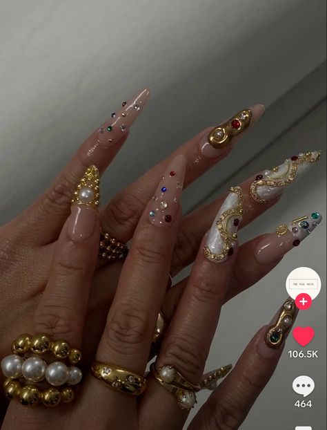 Birthday Nails Stiletto, Gold Stiletto Nails, Horror Nails, Retro Nails, Nails Stiletto, Diva Nails, Claw Nails, Nails Design With Rhinestones, Classy Acrylic Nails