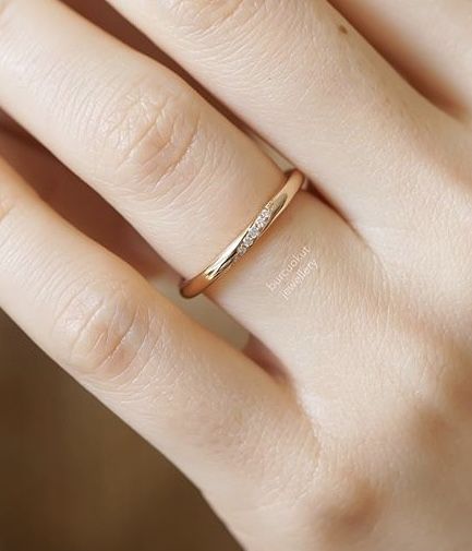 Minimalist Couple Ring, Minimalist Gold Rings For Women, Gold Rings Women Simple, Wedding Band Simple Minimalist, Simple Gold Ring For Ladies, Simple Engagement Rings Gold Indian Couple, Simple Gold Plated Rings For Wedding, Minimalist Gold Plated Rings For Wedding, Simple Golden Ring For Women