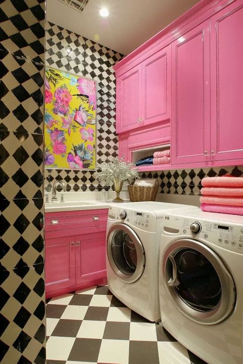 Retro Laundry Room Ideas, Colorful Pantry Ideas, Maximalist Laundry Room, Laundry Design Ideas, Pink Laundry Room, Pink Laundry Rooms, Laundry Room Layouts, Laundry Design, Laundry Room Ideas