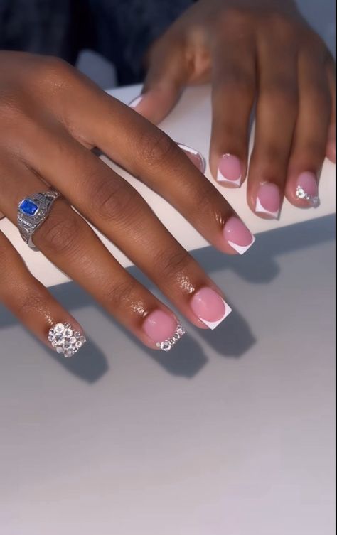 Short French Tips Nails, Dip French Nails, French Nails With Design, Design Short Nails, Short French Tips, French Tips Nails, Short French Tip Nails, Nails With Design, Tips Nails