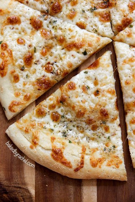 Yakimeshi Recipe, White Pizza Recipe, Pizza Blanca, Pizza Flatbread, Garlic Pizza, Pizza Homemade, Pizza Roll, White Pizza, Pizza Pizza