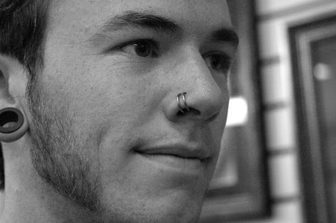 Double nose piercing and stretched ear lobes <3 ahhh too awesome Nose Piercing Placement, Nose Piercing Tips, Nose Ring Men, Double Nostril Piercing, Chicanas Tattoo, Stretched Ear Lobes, Double Nose Piercing, Men's Piercings, Nose Piercing Hoop