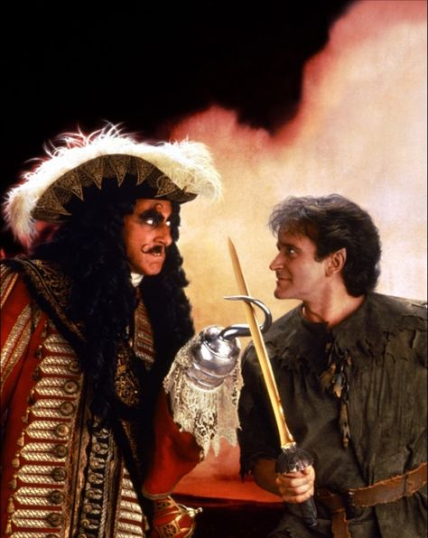 Hook (1991) Dustin Hoffman as Captain Hook and Robin Williams as Peter Pan. Directed by Steven Spielberg. 90s Kids Movies, Hook Movie, Robin Williams Movies, Les Goonies, Best Period Dramas, The Princess Bride, Dustin Hoffman, Jodie Foster, Kids' Movies