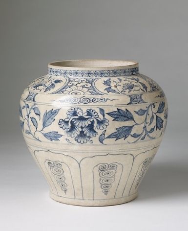 Large Blue and White Baluster Jar with Floral Decoration, Vietnam. Height: 21.3 cm © 2014 Zetterquist Galleries Vietnamese Pottery, Vietnam Art Design, Japanese Ceramics Pottery, In Praise Of Shadows, Ceramic Store, Pottery Patterns, Japanese Vase, Japanese Drawings, Vase Blue