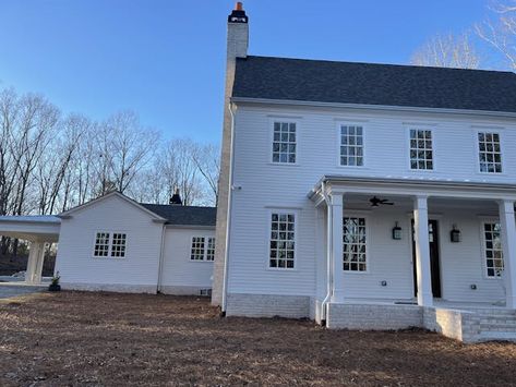 Colonial Custom | Red Barn Construction Bathroom Floorplan, Pretty Sims, Farmhouse Colonial, Colonial Homes, Colonial House Plans, Flip Or Flop, Colonial Design, Building Homes, Barn Homes