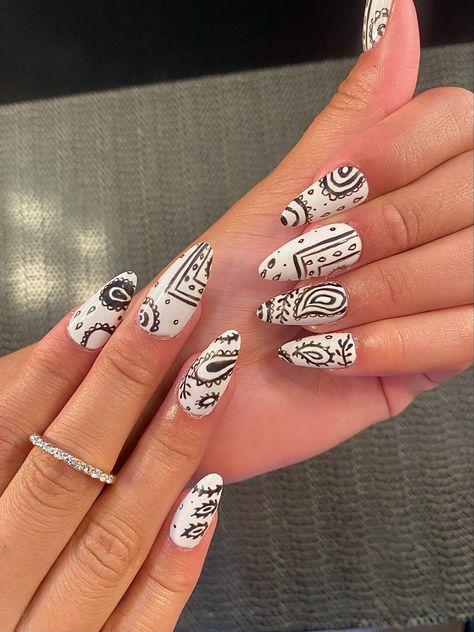 Black And White Bandana Nails, Bandana Nail Art, Bandana Nails, Bday Nails, White Bandana, Bandana Styles, Soft Gel, Nails Nailart, White Nails