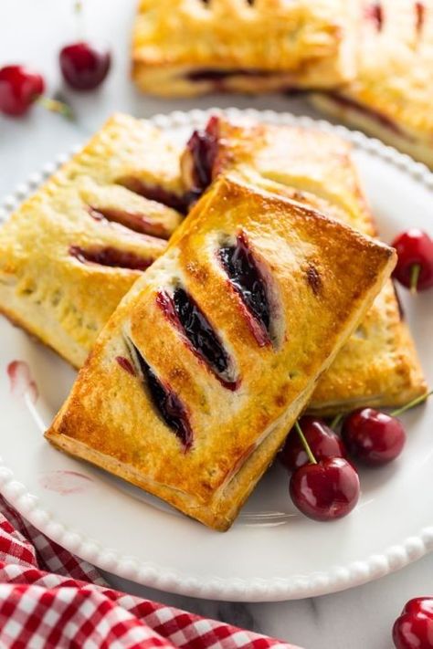 Cherry Hand Pies Recipes, Cherry Turnovers, Cherry Hand Pies, Cherry Pie Recipe, Hand Pie Recipes, Cherry Filling, Hand Pie, Pastry Pie, Cherry Recipes