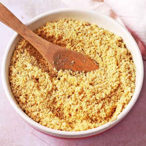 5-Minute Vegan Parmesan Cheese - Vegan with Gusto Vegan Parmesan Recipe, Vegan Parmesan Cheese Recipe, Vegan Pizza Cheese, Cheese Substitute, Recipes With Parmesan Cheese, Whole Foods Plant Based Diet, Vegan Greek, Orange Sweet Potatoes, Peanut Sauce Recipe