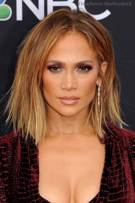 Jennifer Lopez and Her Shaggy Straight Bob Edgy Bob Haircuts, 40 Hairstyles, Over 40 Hairstyles, Course Hair, Corte Bob, Try On Hairstyles, Nice Hair, Hair Color Light Brown, Haircut Inspiration