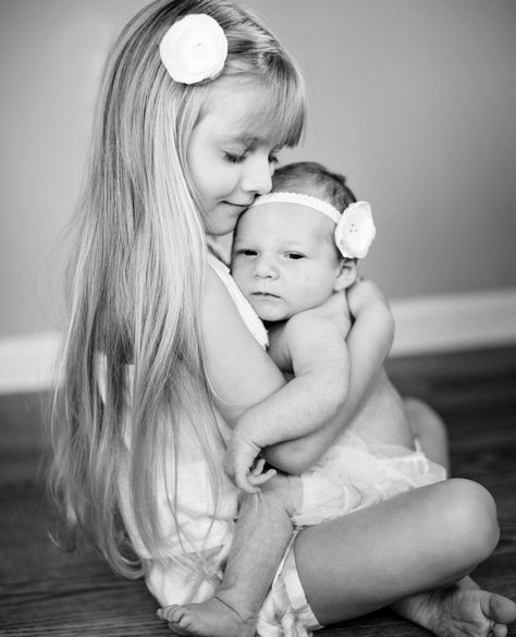 Newborn Photos With Older Sister, Big Sister Newborn Pictures, Sibling Newborn Pictures Big Sister, Big Sister Little Sister Photoshoot, Baby Sister And Big Sister, Baby And Sister Photoshoot, Sister Newborn Pictures, Big And Little Sister Photoshoot, Newborn With Sister