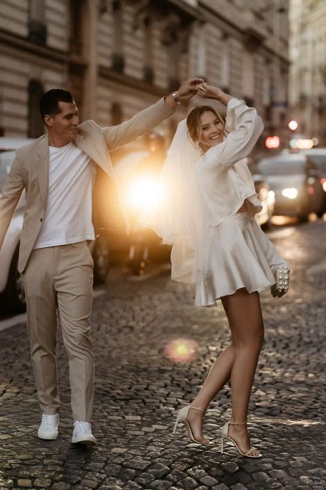 Date Photoshoot Ideas, Pre Wedding Shoot Ideas Outfit, Pre Wedding Shoot Outfit Ideas, Pre Wedding Photo Ideas, Civil Wedding Photoshoot, Save The Date Photoshoot Ideas, Civil Wedding Ideas, Engagement Photos In Paris, Prenup Photoshoot Ideas