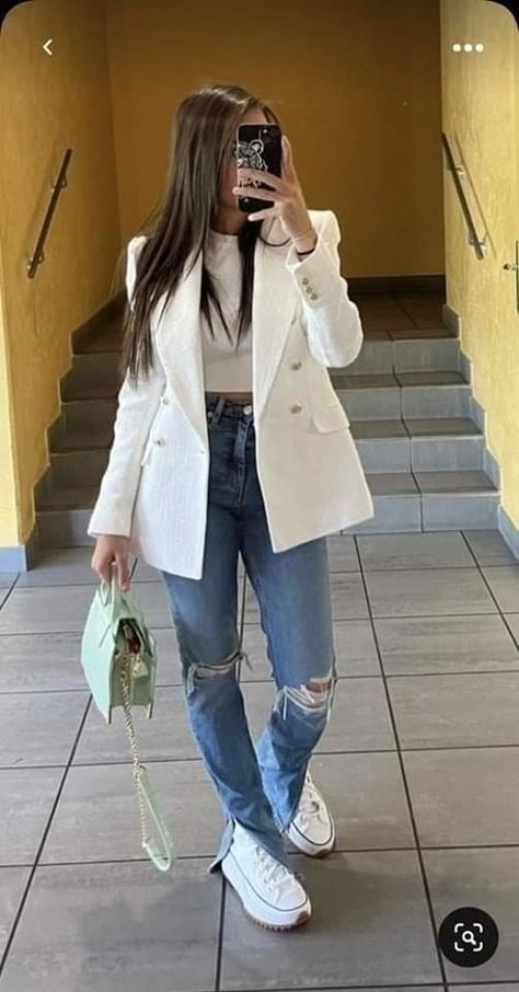 Outfits Con Saco Beige, Outfits Con Blazer Blanco, Outfit Blazer Blanco, Smart Casual Jeans, Outfit Trabajo, White Jackets, Blazer Jeans, Come And Go, Different Outfits